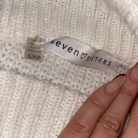 Sweater ( off the shoulders) - Picture 3 of 3